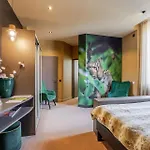 Les Loges Du Parc Отель Жерарме