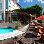 Les Loges Du Parc 3*