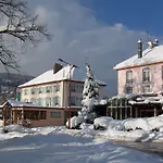 Отель Les Loges Du Parc 3*