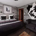 Отель Les Loges Du Parc