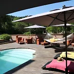 Les Loges Du Parc Отель 3*