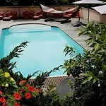 Отель Les Loges Du Parc 3*