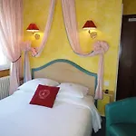 Отель Les Loges Du Parc Жерарме